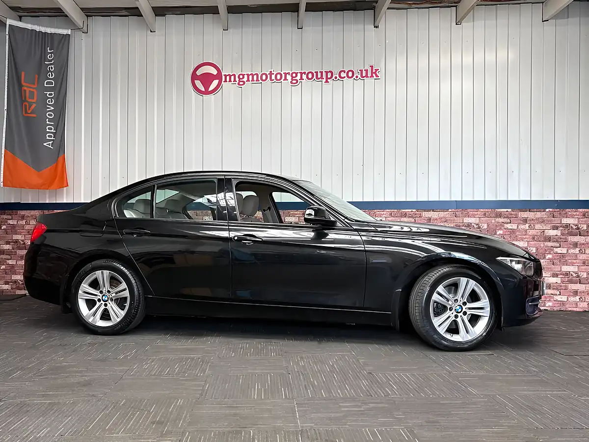 Used 2014 BMW 3 Series Sport Black - Interior and Exterior details 4