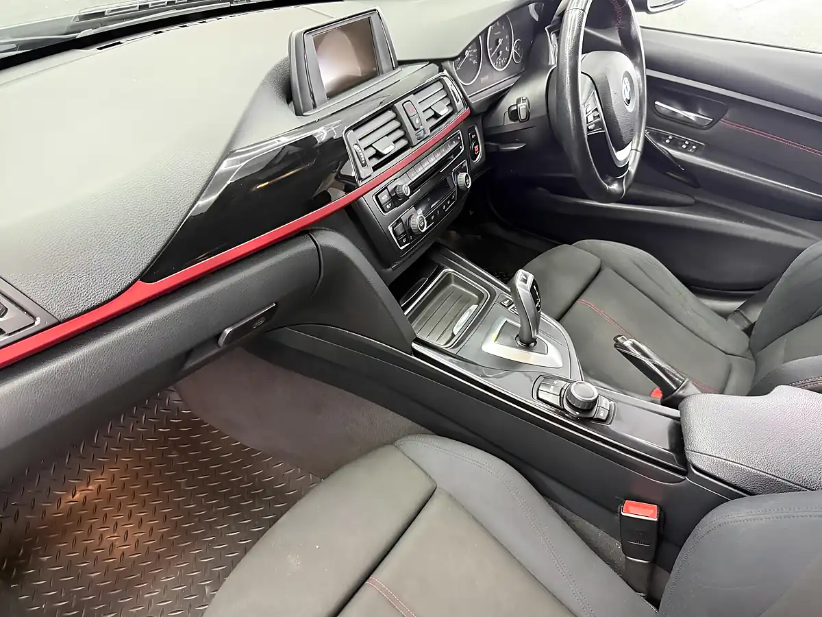 Used 2014 BMW 3 Series Sport Black - Interior and Exterior details 15