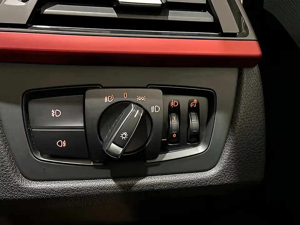 Used 2014 BMW 3 Series Sport Black - Interior and Exterior details 14