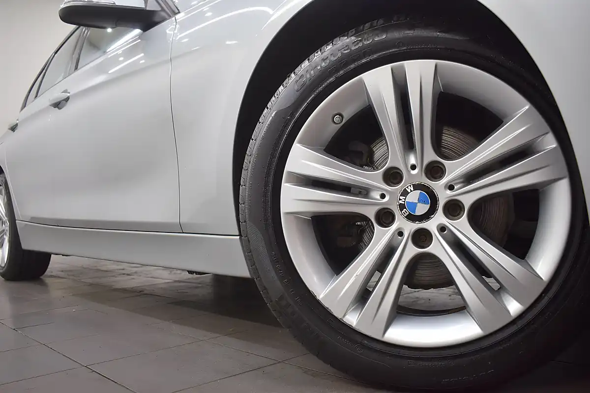 Used 2014 BMW 3 Series Sport Silver - Interior and Exterior details 11