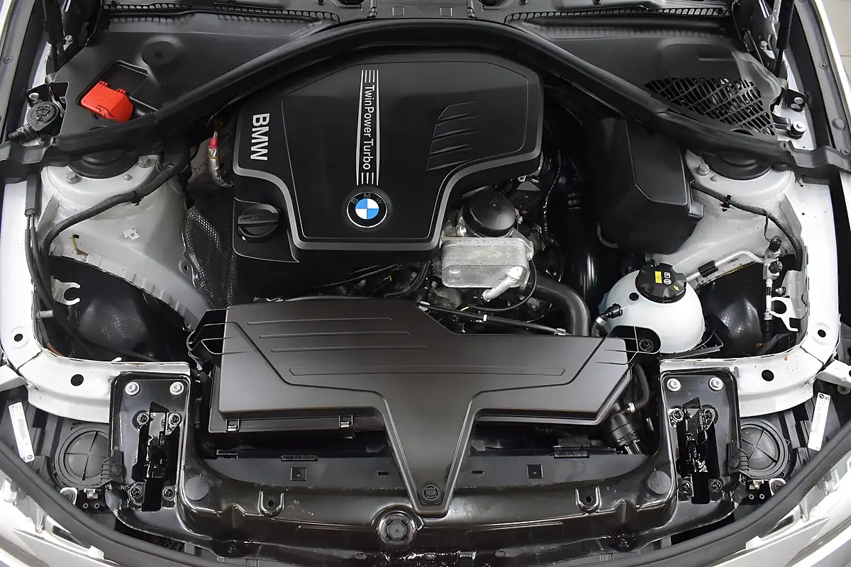 Used 2014 BMW 3 Series Sport Silver - Interior and Exterior details 19