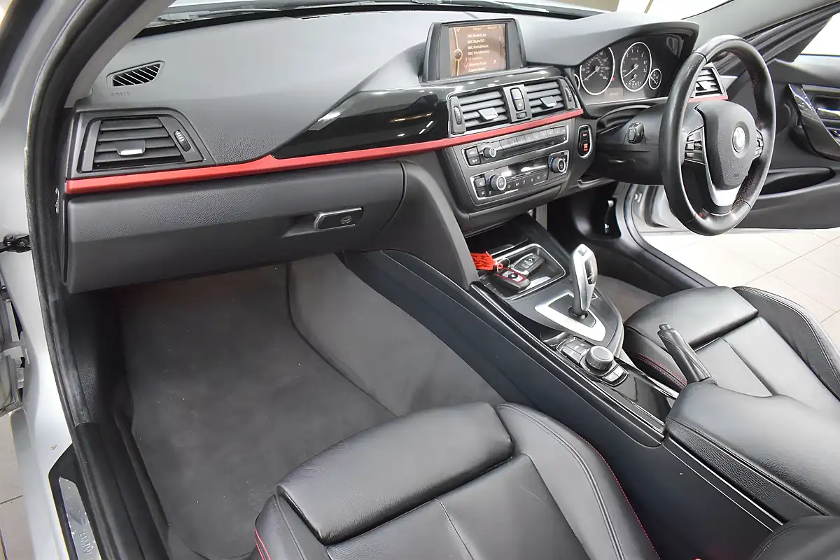 Used 2014 BMW 3 Series Sport Silver - Interior and Exterior details 3