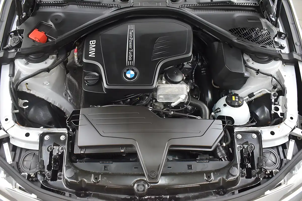 Used 2014 BMW 3 Series Sport Silver - Interior and Exterior details 4