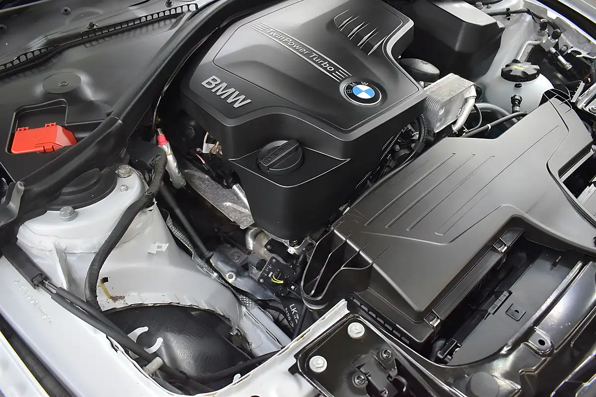 Used 2014 BMW 3 Series Sport Silver - Interior and Exterior details 9