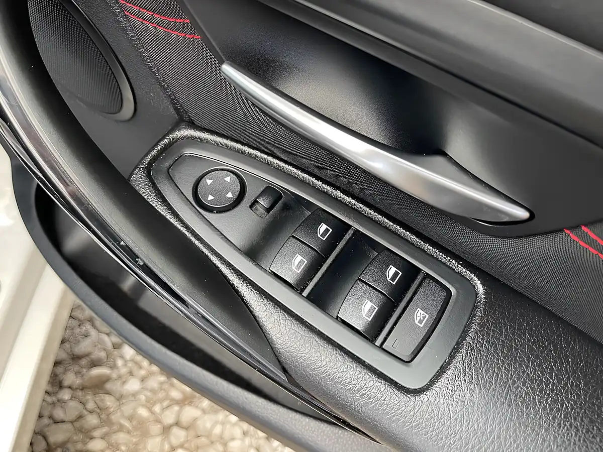 Used 2014 BMW 3 Series Sport White - Interior and Exterior details 17