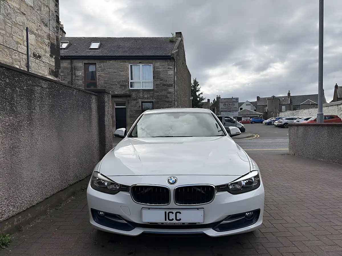 Used 2014 BMW 3 Series Sport White - Interior and Exterior details 16