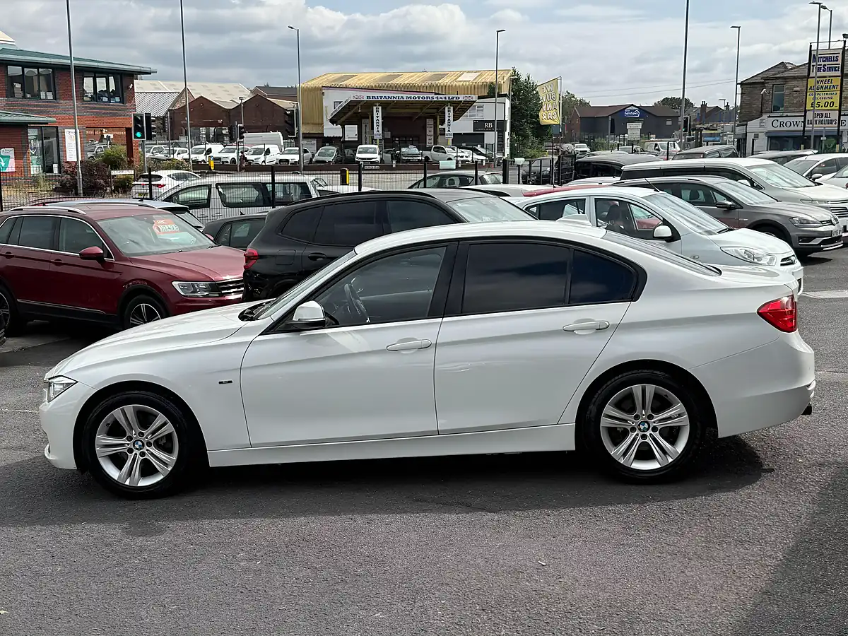 Used 2014 BMW 3 Series Sport White - Interior and Exterior details 10