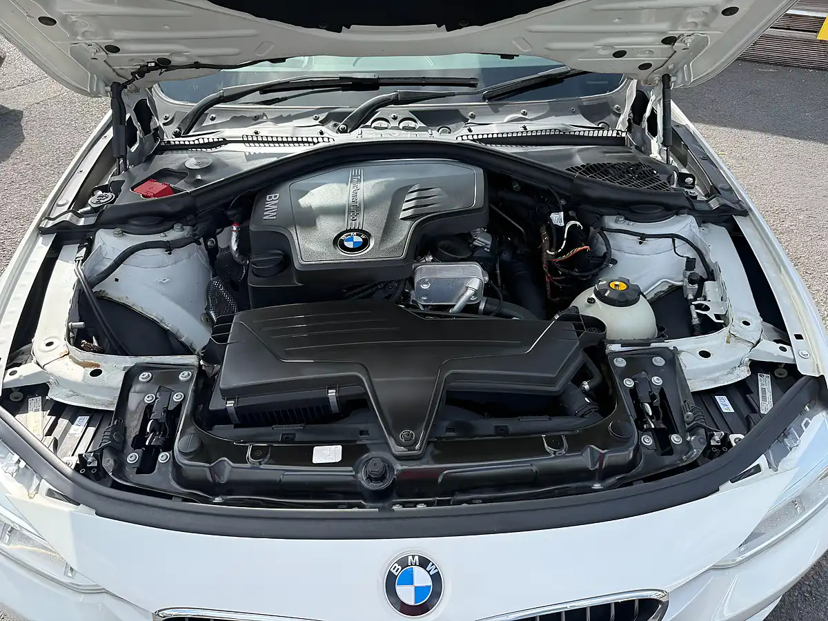 Used 2014 BMW 3 Series Sport White - Interior and Exterior details 19