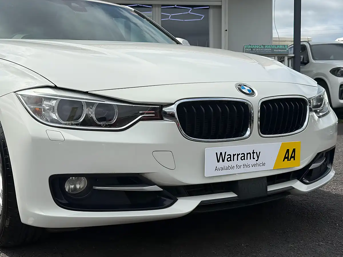 Used 2014 BMW 3 Series Sport White - Interior and Exterior details 9