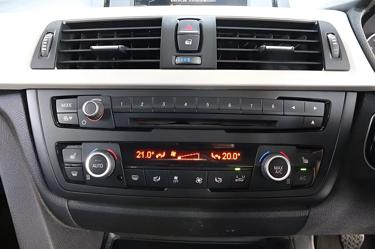 Used 2014 BMW 4 Series Gran Coupe Se Black - Interior and Exterior details 14