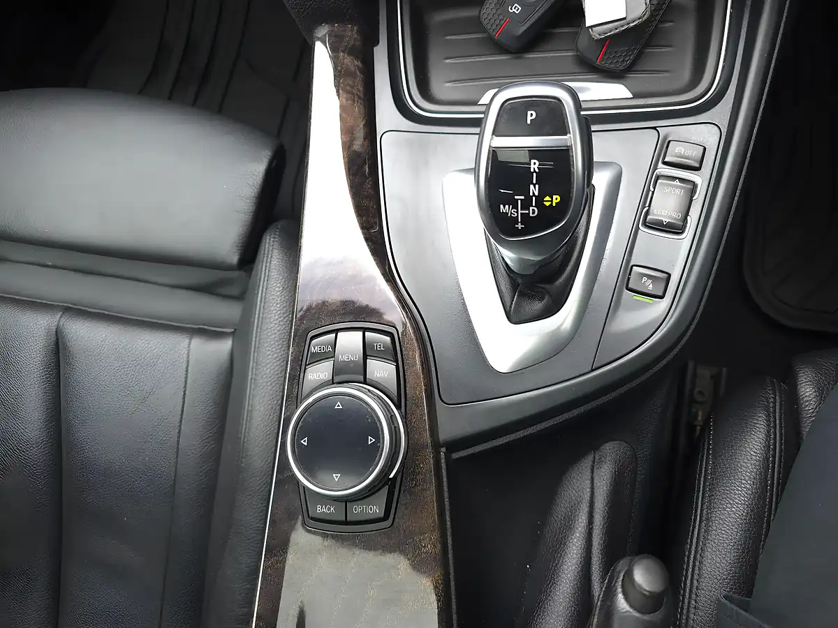 Used 2014 BMW 4 Series Luxury Grey - Interior and Exterior details 16