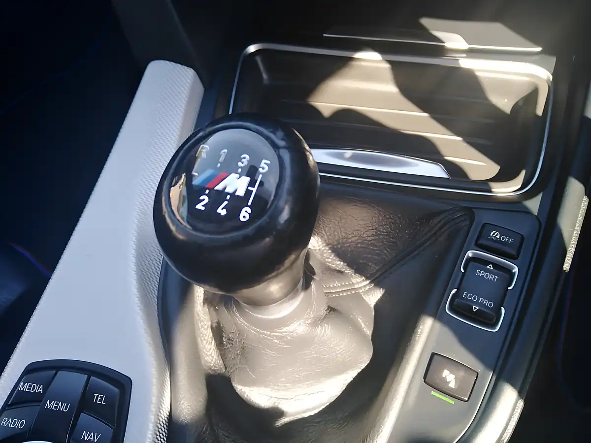 Used 2014 BMW 4 Series M Sport Estoril Blue - Interior and Exterior details 12