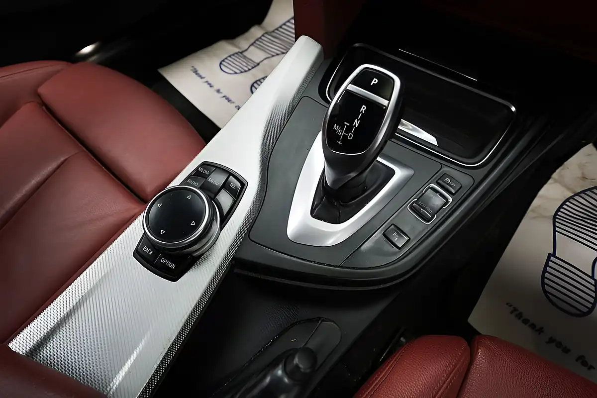 Used 2014 BMW 4 Series M Sport Silver - Interior and Exterior details 15