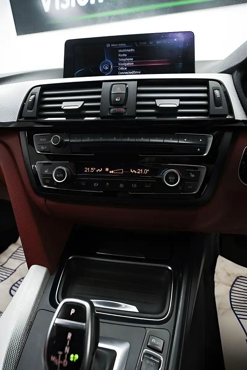 Used 2014 BMW 4 Series M Sport Silver - Interior and Exterior details 17