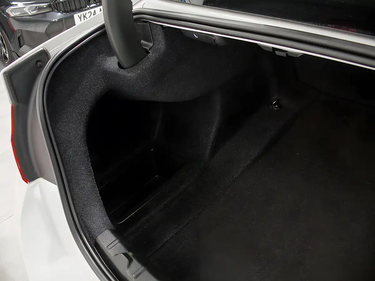 Used 2014 BMW 4 Series M Sport White - Interior and Exterior details 17