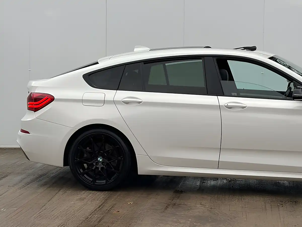 Used 2014 BMW 5 Series M Sport Alpine White - Interior and Exterior details 10