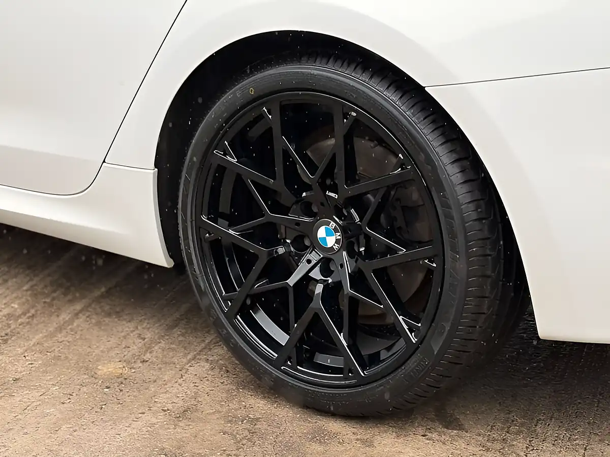 Used 2014 BMW 5 Series M Sport Alpine White - Interior and Exterior details 15