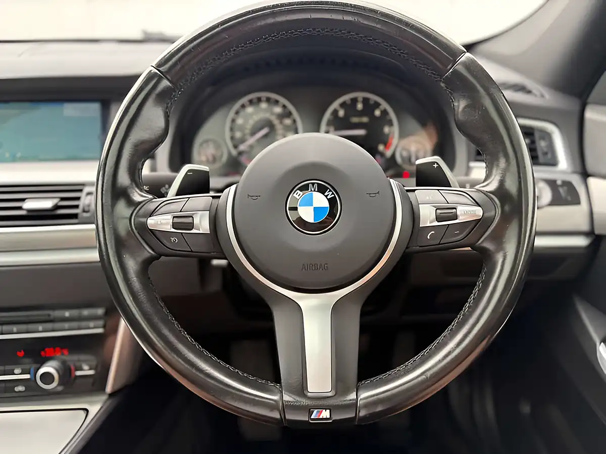 Used 2014 BMW 5 Series M Sport Alpine White - Interior and Exterior details 20