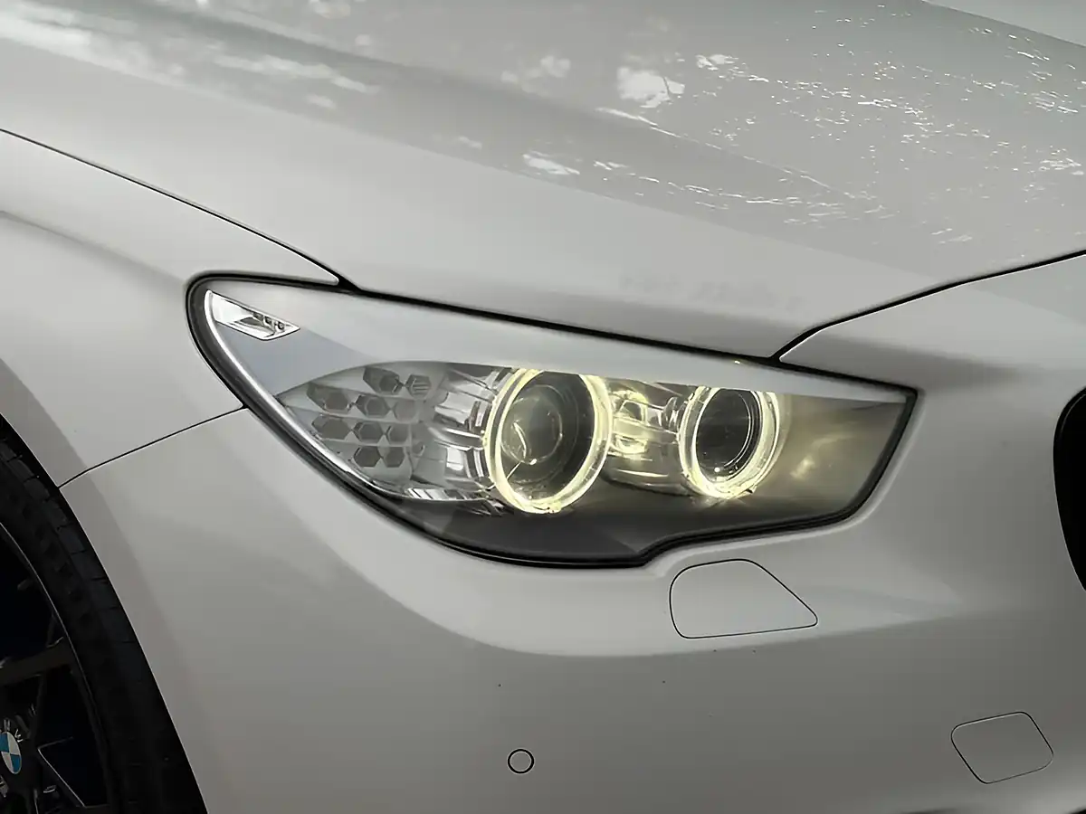 Used 2014 BMW 5 Series M Sport Alpine White - Interior and Exterior details 9