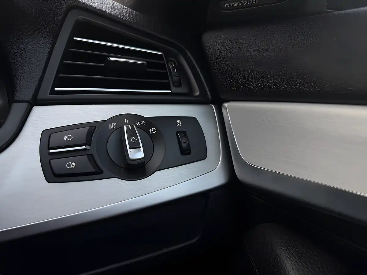 Used 2014 BMW 5 Series M Sport Blue - Interior and Exterior details 17