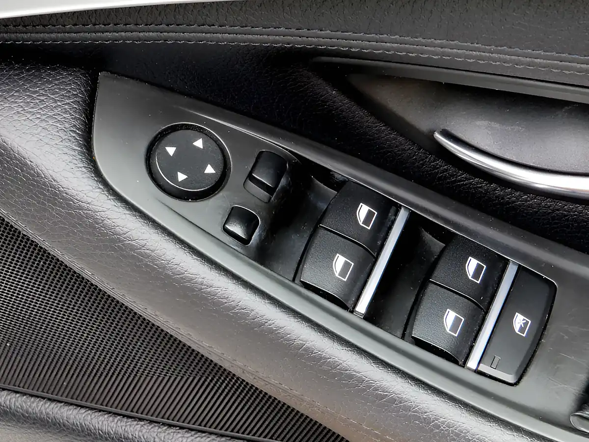 Used 2014 BMW 5 Series M Sport White - Interior and Exterior details 15
