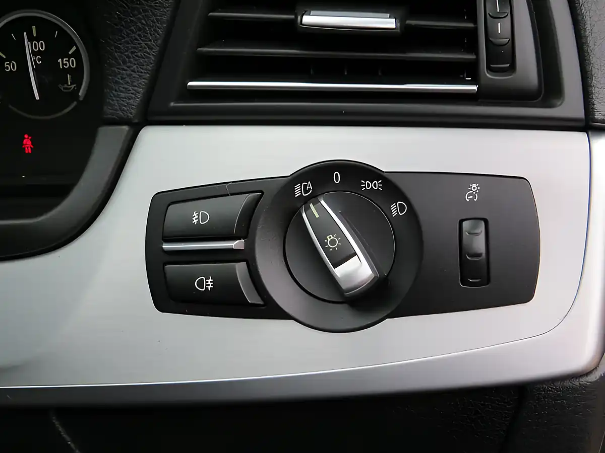 Used 2014 BMW 5 Series M Sport White - Interior and Exterior details 17