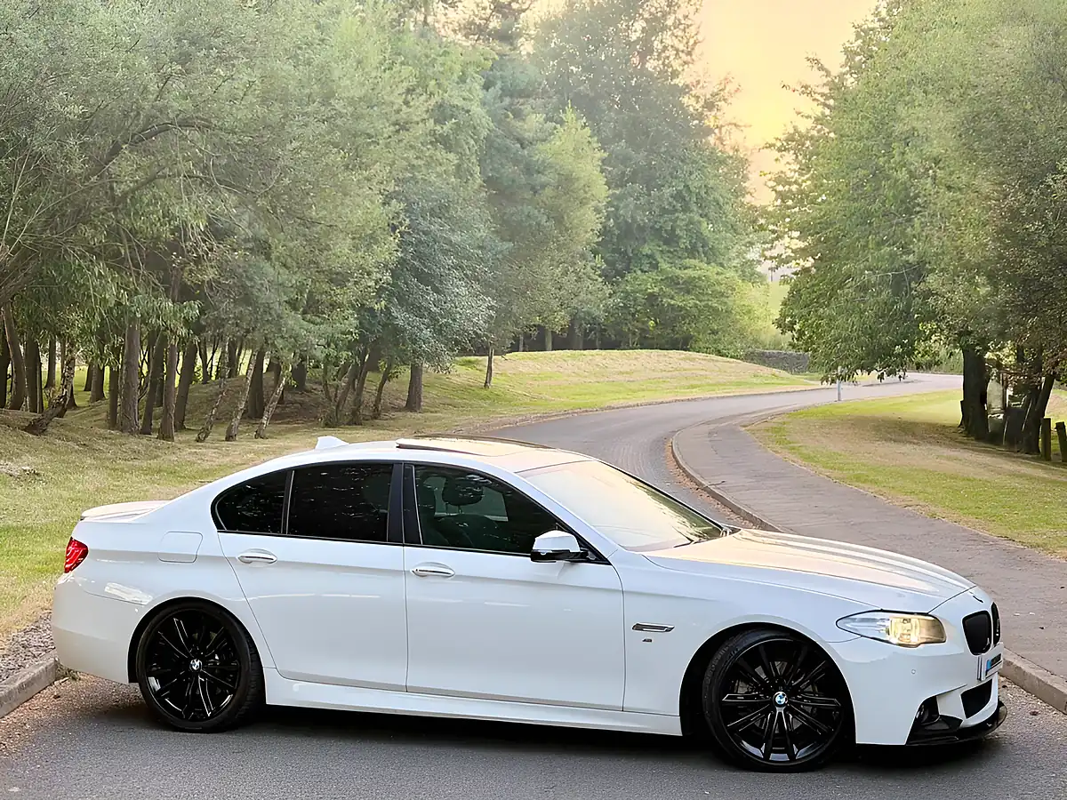 Used 2014 BMW 5 Series M Sport White - Front View