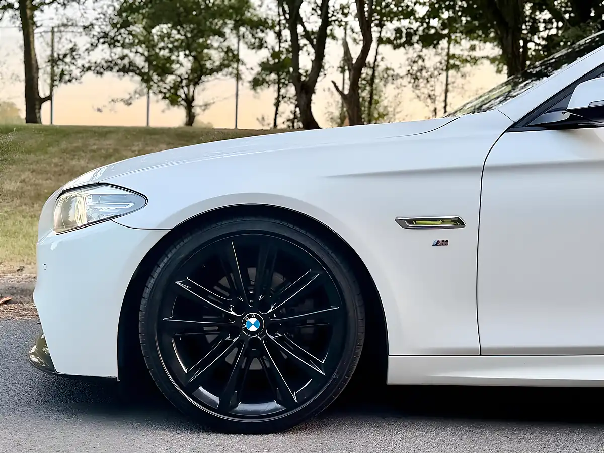 Used 2014 BMW 5 Series M Sport White - Interior and Exterior details 14