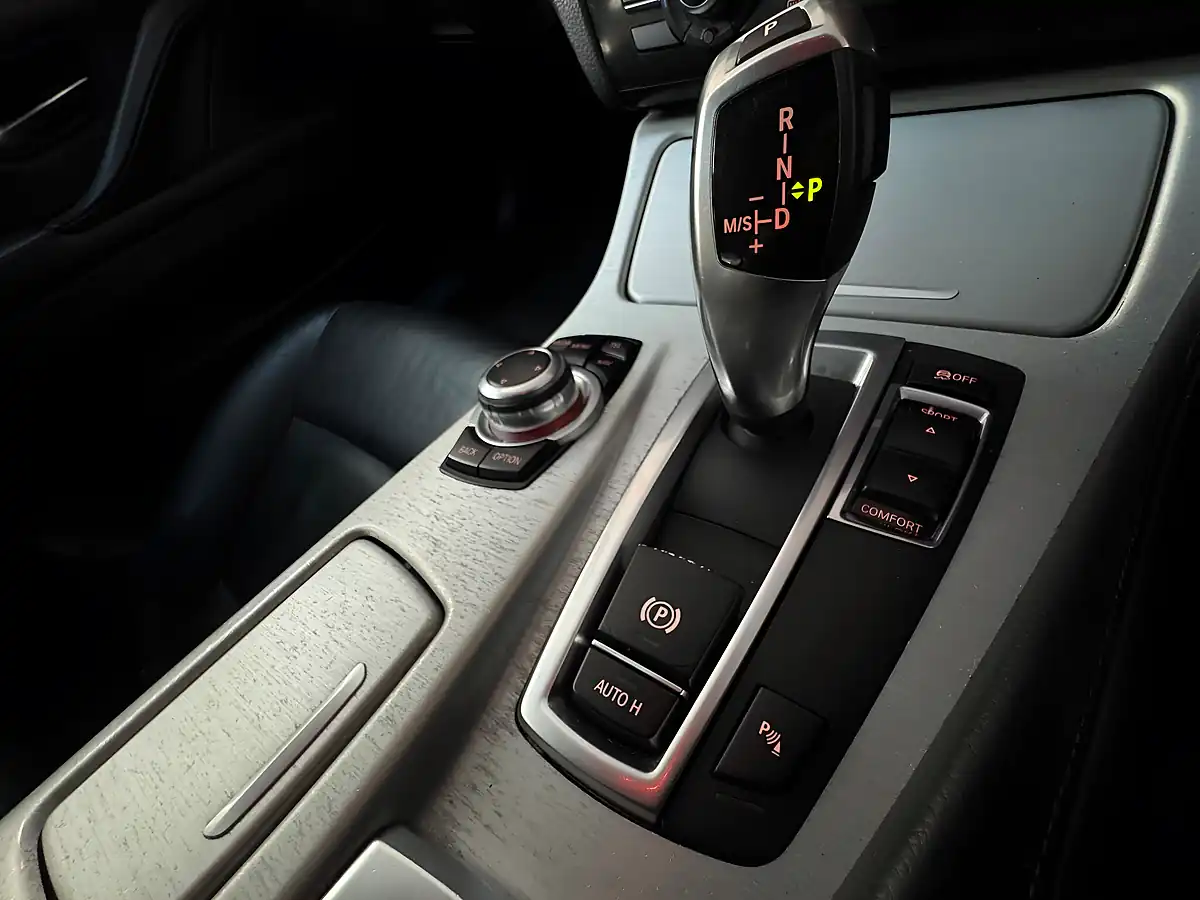 Used 2014 BMW 5 Series Se Black - Interior and Exterior details 15