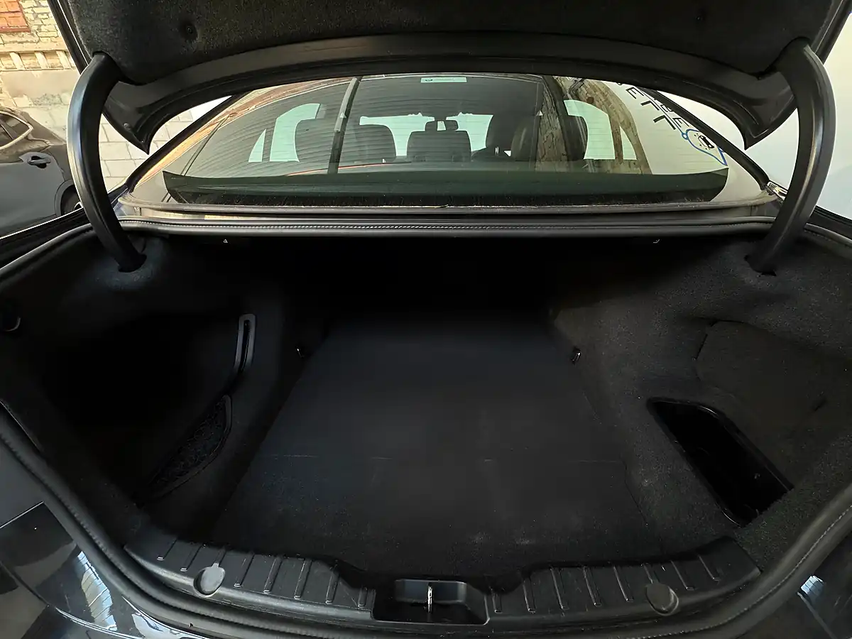 Used 2014 BMW 5 Series Se Black - Interior and Exterior details 20
