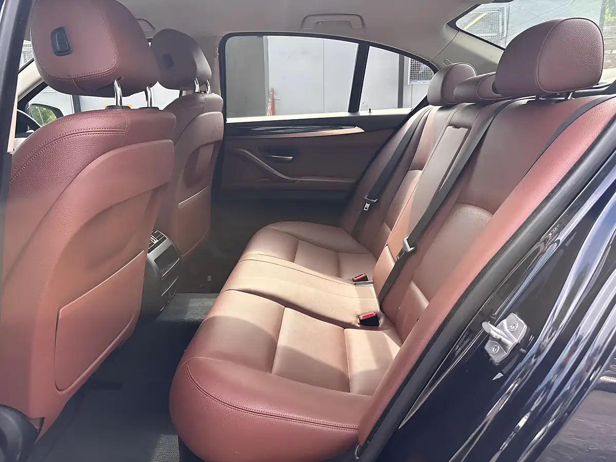 Used 2014 BMW 5 Series Se Blue - Interior and Exterior details 12