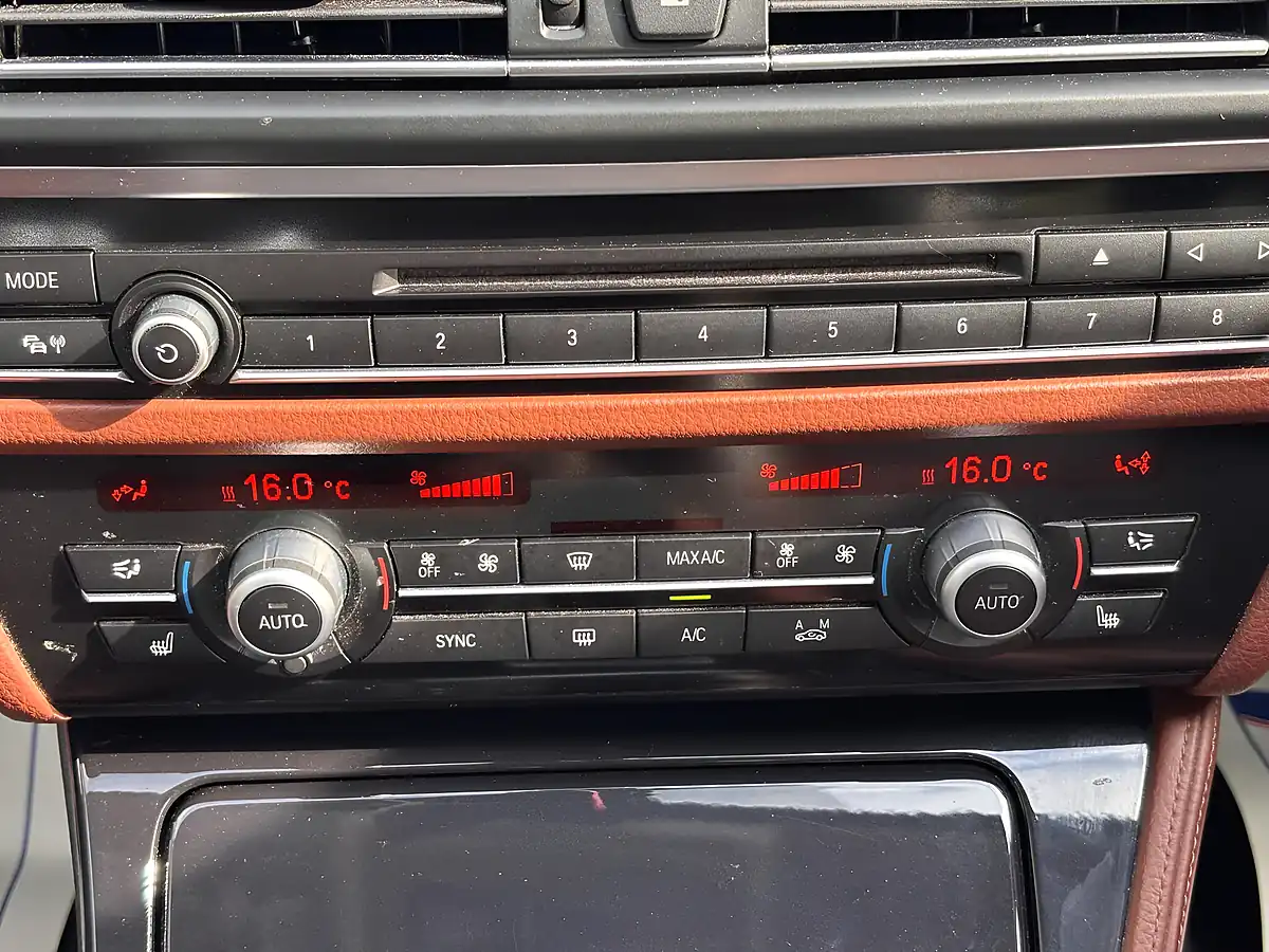 Used 2014 BMW 5 Series Se Blue - Interior and Exterior details 14