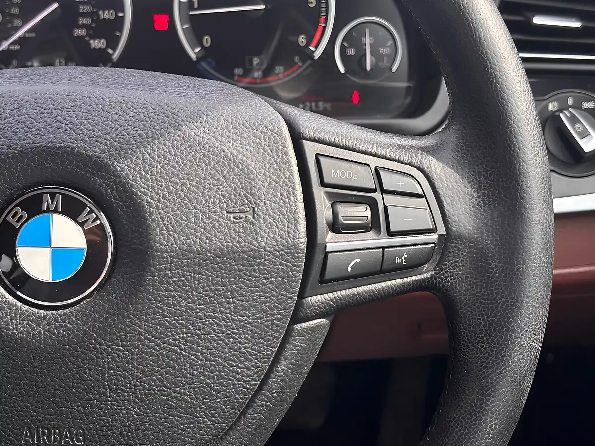 Used 2014 BMW 5 Series Se Blue - Interior and Exterior details 16