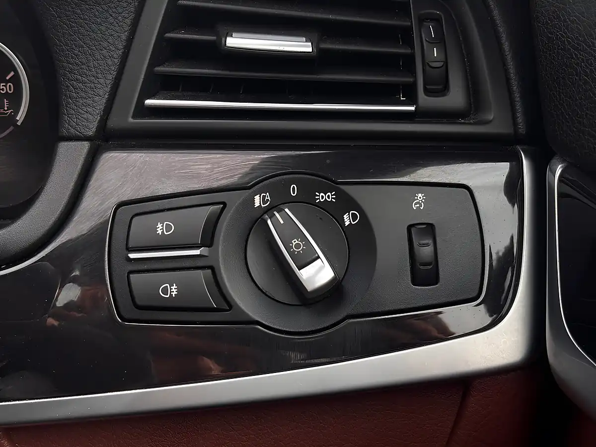 Used 2014 BMW 5 Series Se Blue - Interior and Exterior details 19