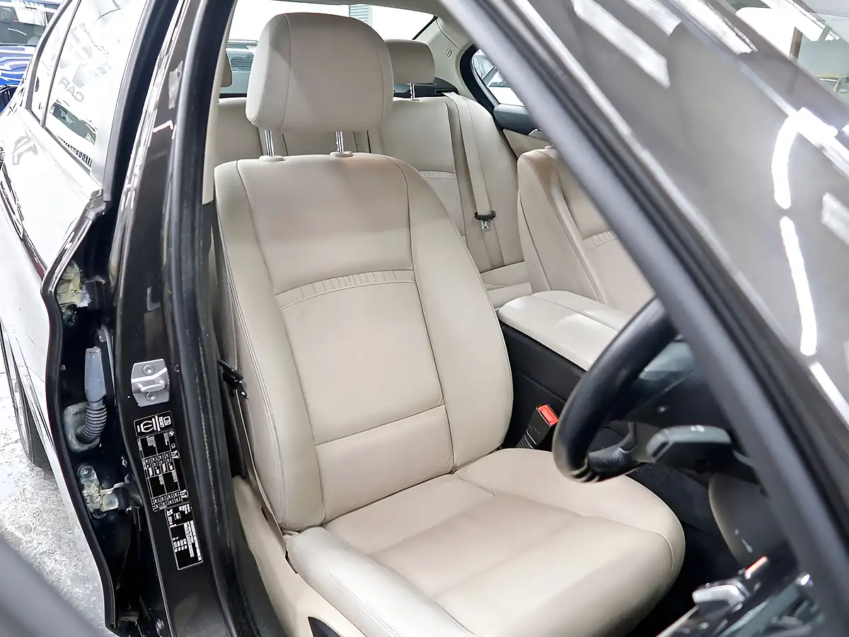 Used 2014 BMW 5 Series Se Brown - Interior and Exterior details 11