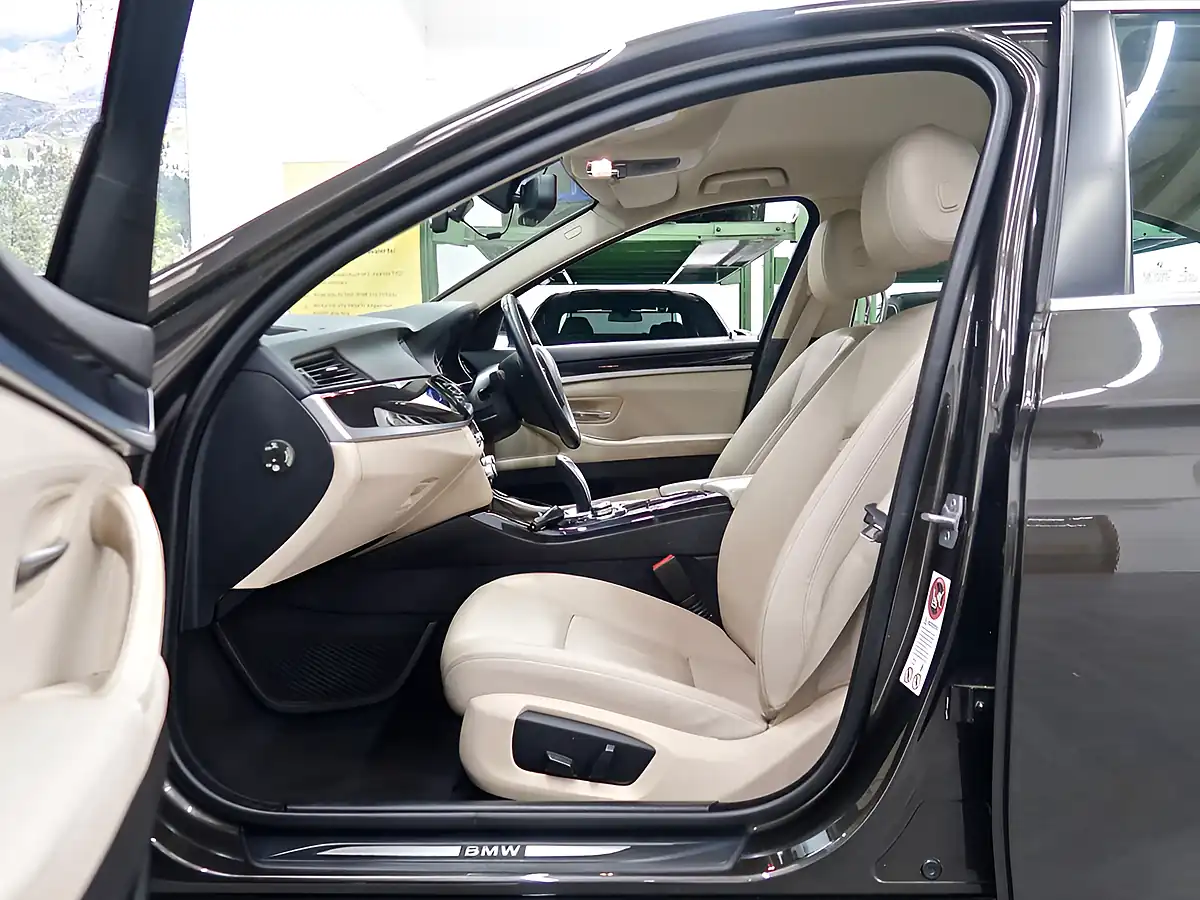 Used 2014 BMW 5 Series Se Brown - Interior and Exterior details 18