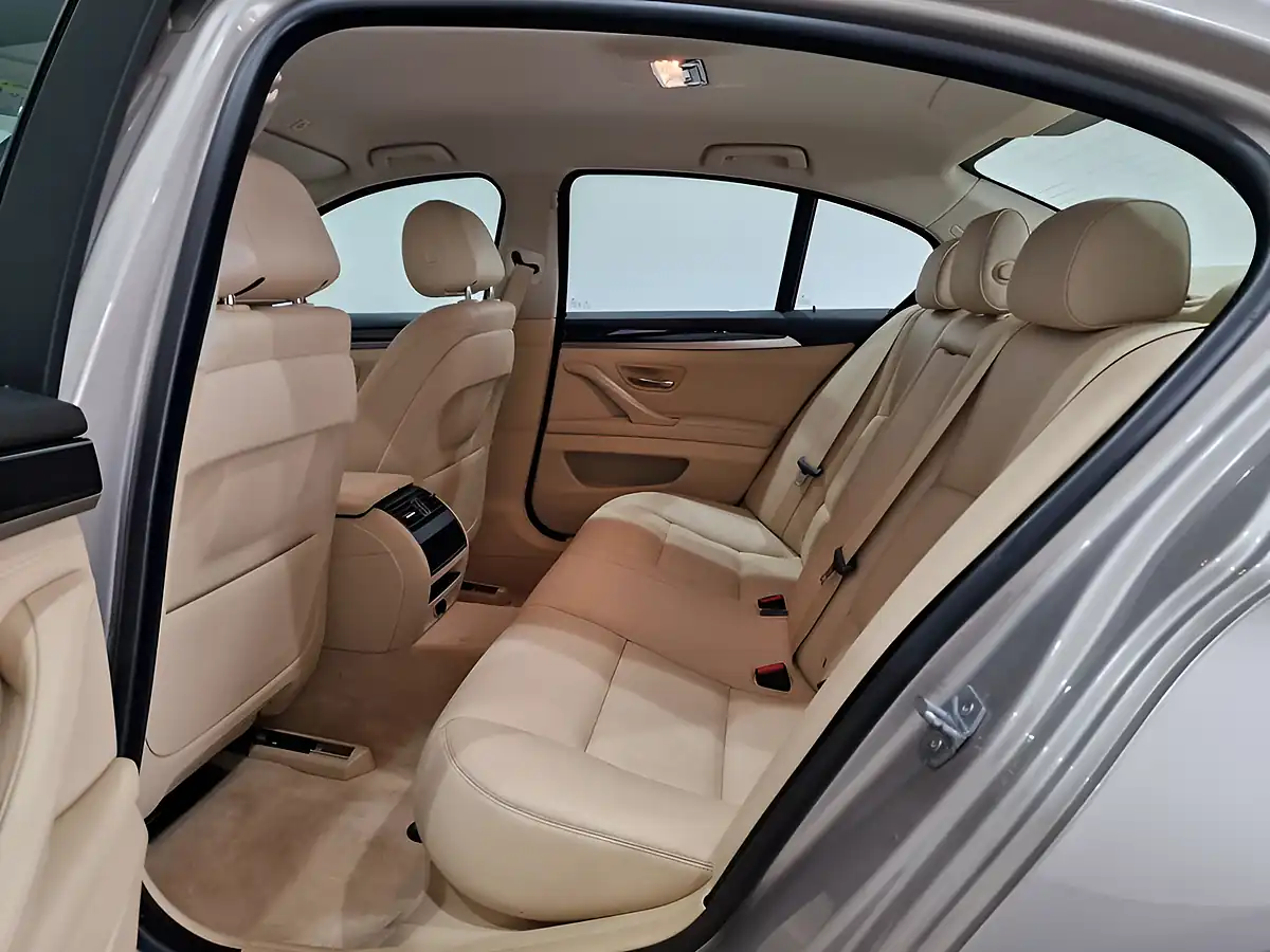 Used 2014 BMW 5 Series Se Cashmere Silver - Interior and Exterior details 19