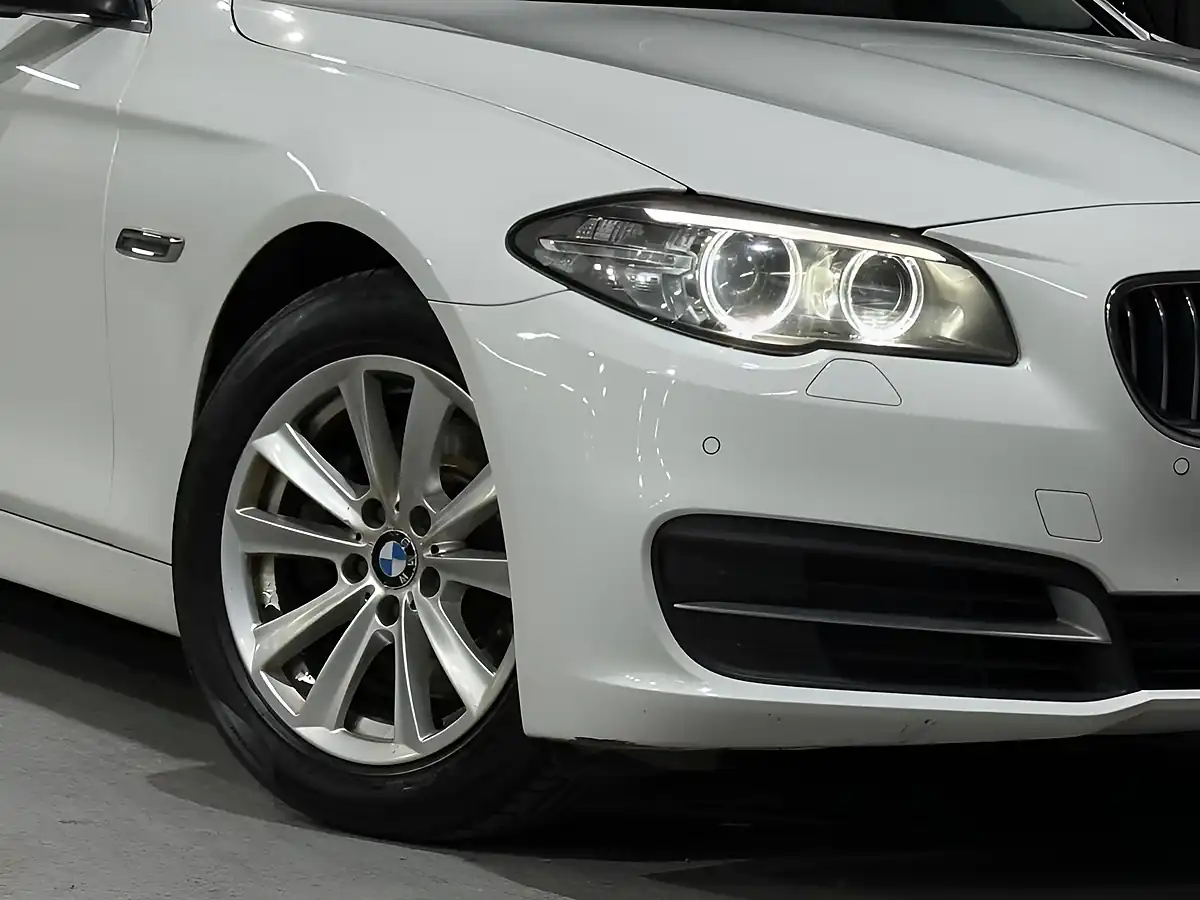 Used 2014 BMW 5 Series Se White - Interior and Exterior details 11