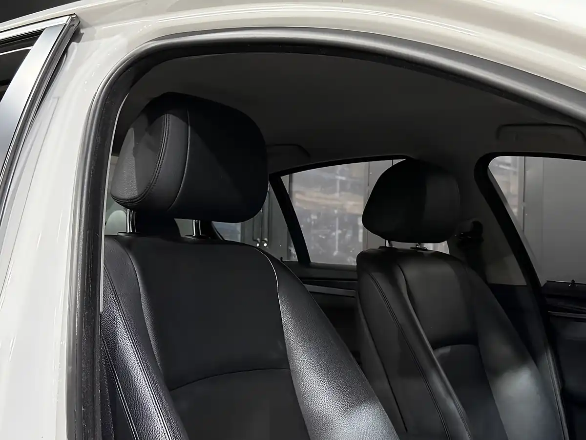 Used 2014 BMW 5 Series Se White - Interior and Exterior details 16