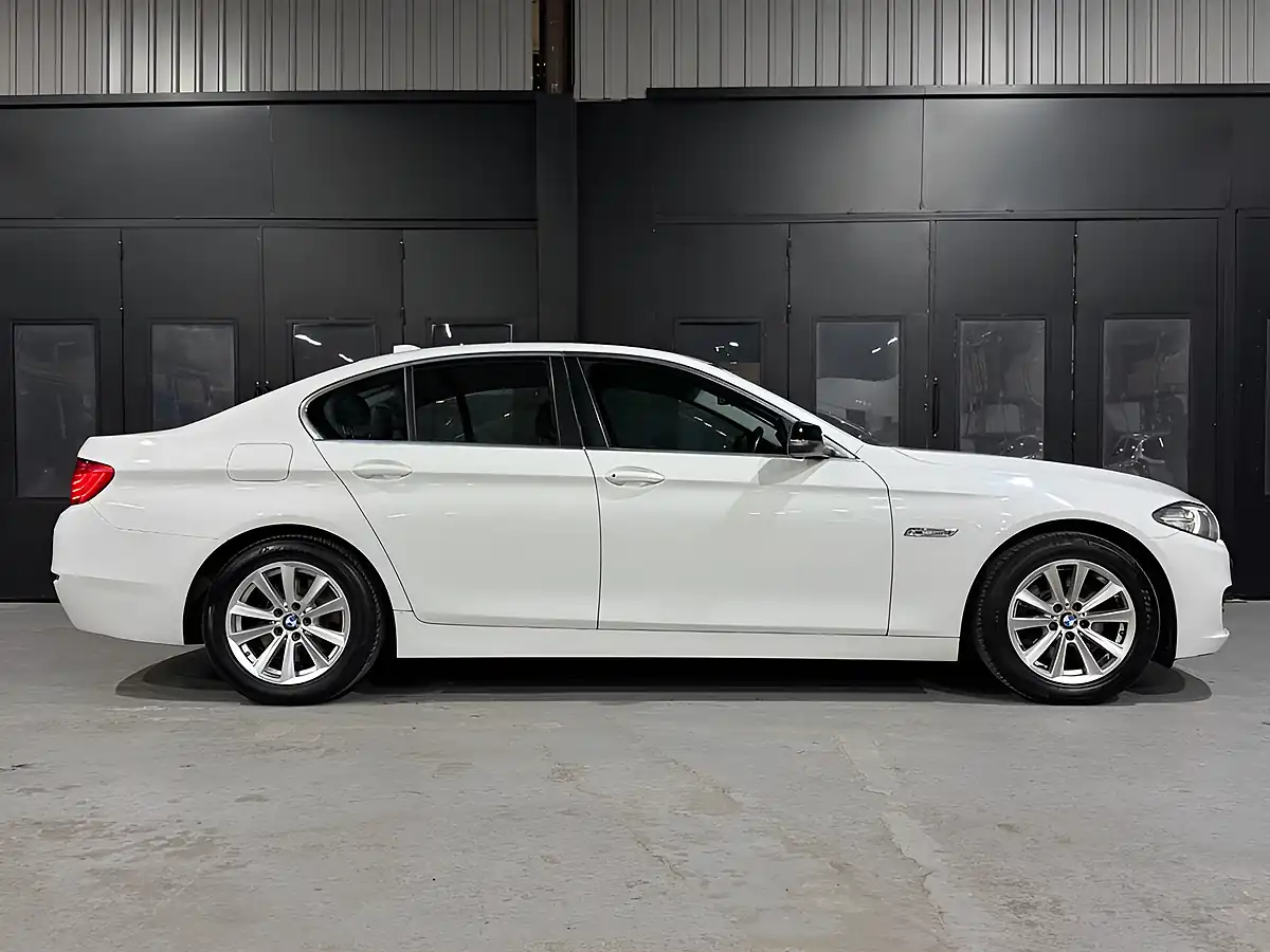 Used 2014 BMW 5 Series Se White - Interior and Exterior details 4