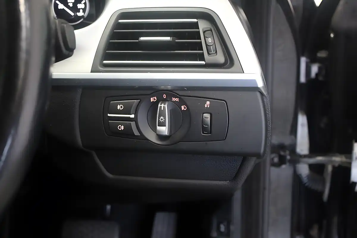 Used 2014 BMW 6 Series Se Black - Interior and Exterior details 17