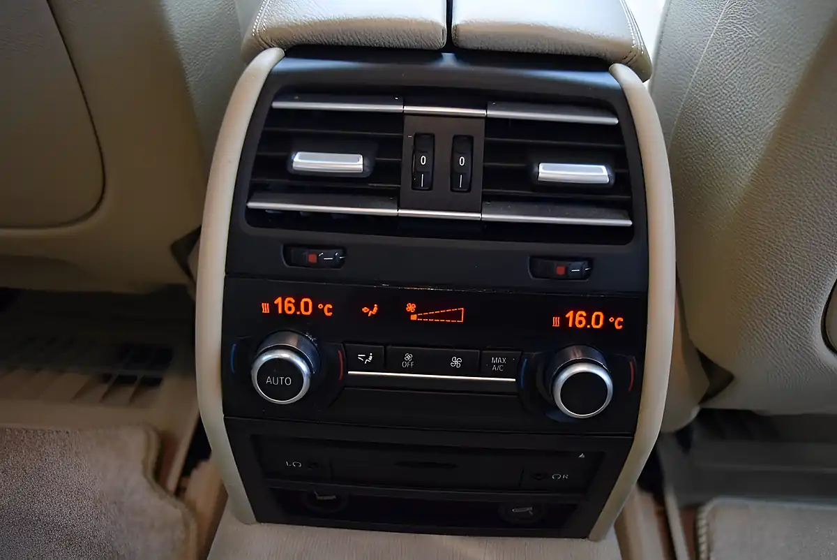 Used 2014 BMW 7 Series Se Alpine White - Interior and Exterior details 14