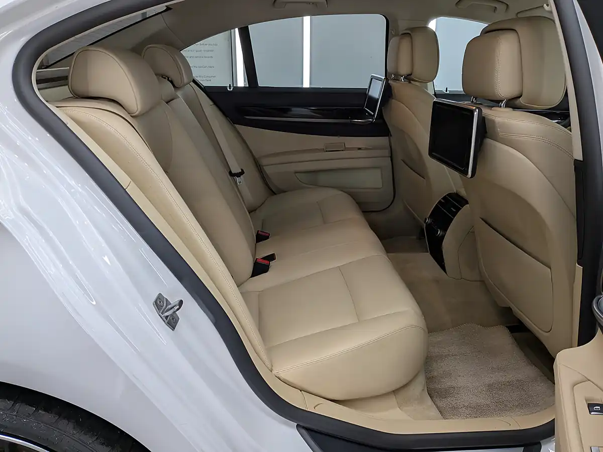 Used 2014 BMW 7 Series Se Alpine White - Interior and Exterior details 17
