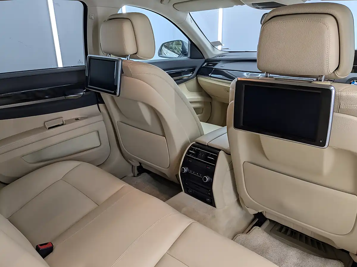 Used 2014 BMW 7 Series Se Alpine White - Interior and Exterior details 18