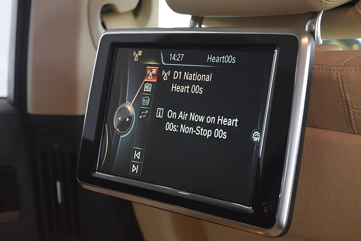 Used 2014 BMW 7 Series Se Alpine White - Interior and Exterior details 19