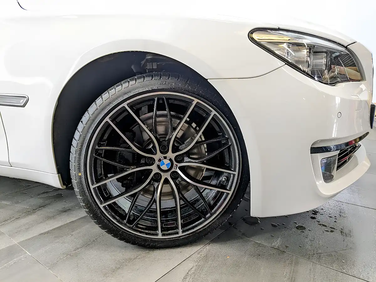 Used 2014 BMW 7 Series Se Alpine White - Interior and Exterior details 5