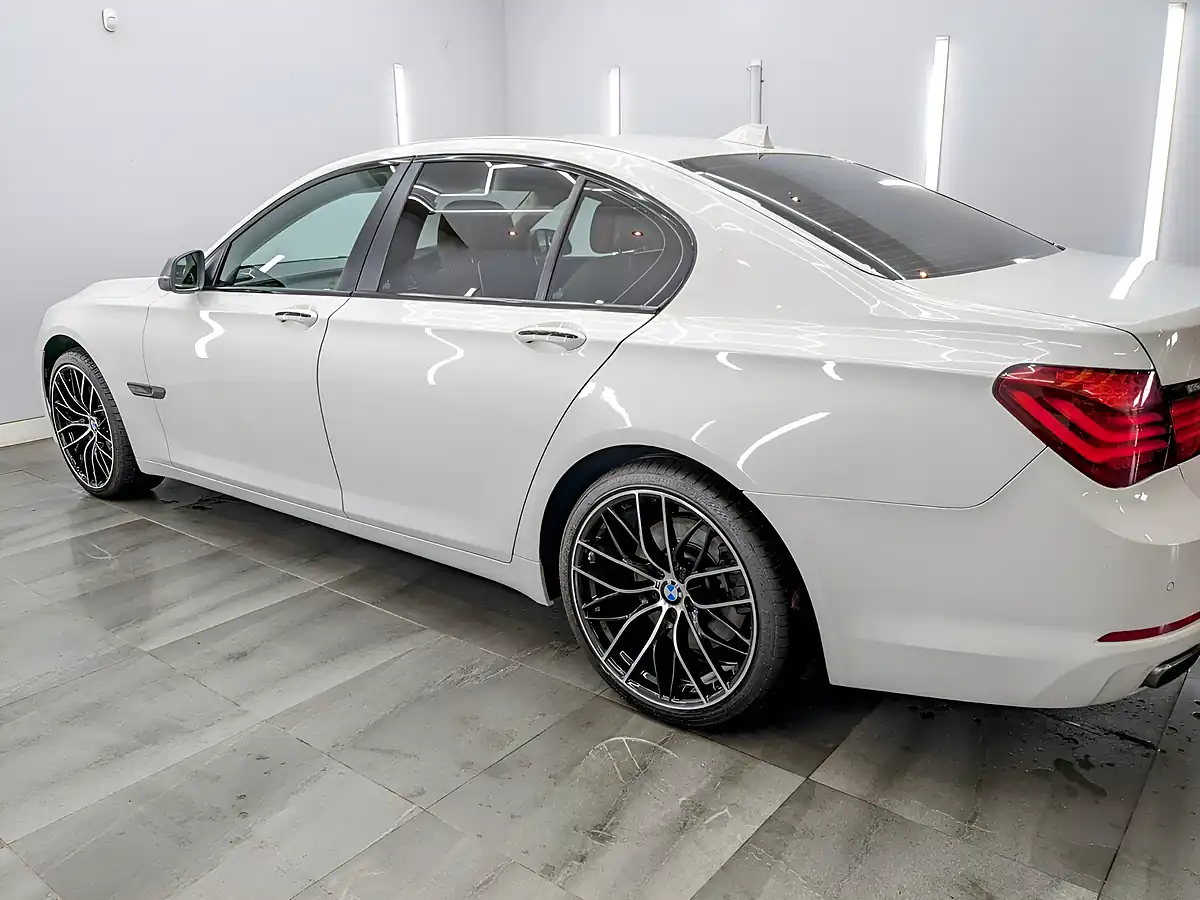 Used 2014 BMW 7 Series Se Alpine White - Interior and Exterior details 7