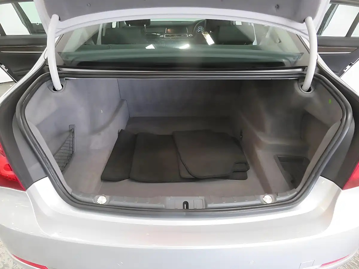 Used 2014 BMW 7 Series Se Silver - Interior and Exterior details 11