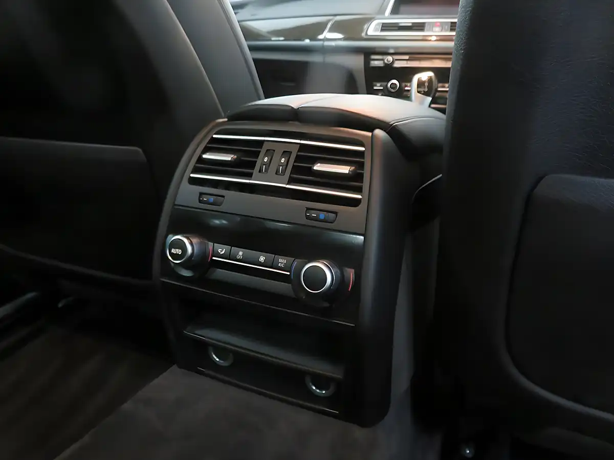 Used 2014 BMW 7 Series Se Silver - Interior and Exterior details 19