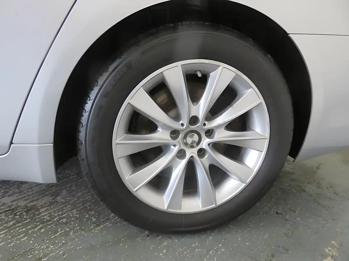 Used 2014 BMW 7 Series Se Silver - Interior and Exterior details 20